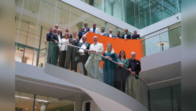 Gruppenfoto der Teilnehmer der Unterzeichnung im NINO-Hochbau in Nordhorn