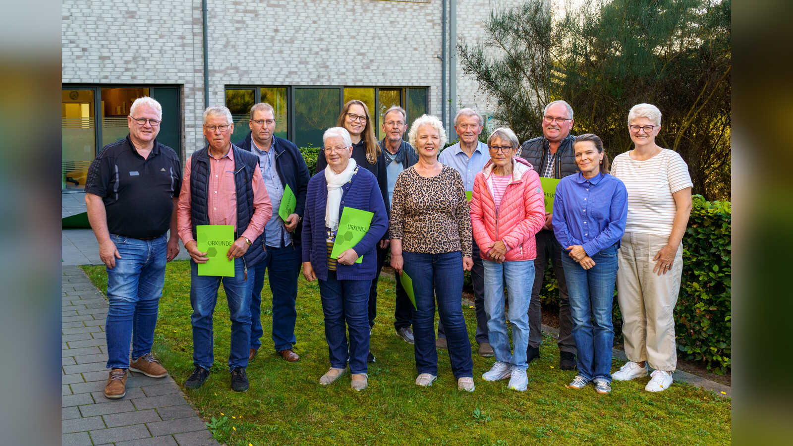 Gruppenfoto von Vorstand und Jubilaren des Vereins pro Vitus im Vitalus Gesundheitszentrum Meppen