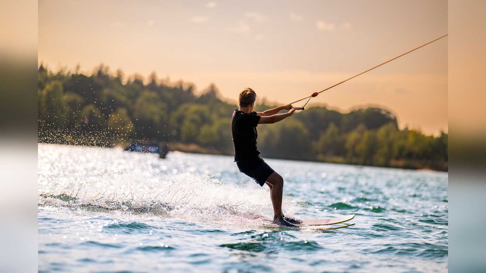 Wasserskifahrer auf dem Dankernsee